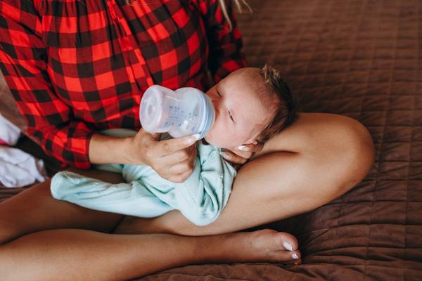 newborn wind after feeding